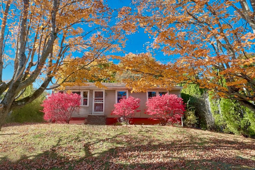 132 Hans Avenue, Waterbury, CT 06708