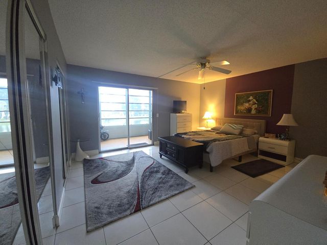 2010 Westbury F 2010, Deerfield Beach, FL 33442