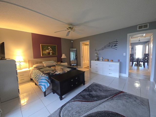 2010 Westbury F 2010, Deerfield Beach, FL 33442