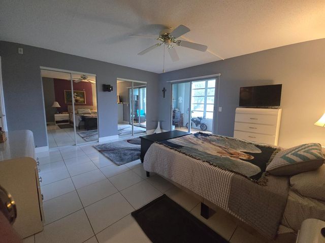 2010 Westbury F 2010, Deerfield Beach, FL 33442
