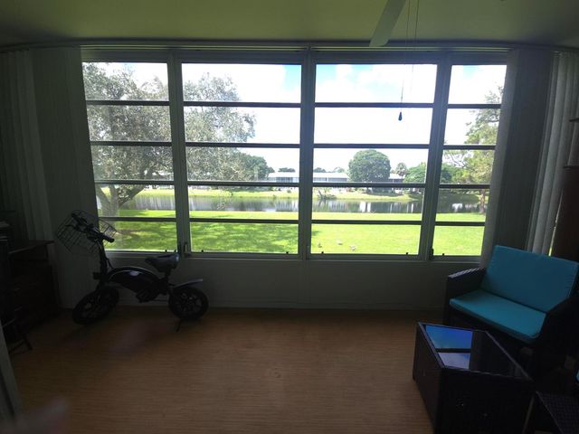 2010 Westbury F 2010, Deerfield Beach, FL 33442