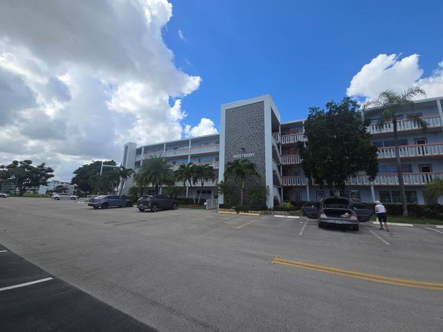 2010 Westbury F 2010, Deerfield Beach, FL 33442