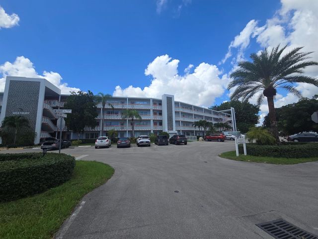 2010 Westbury F 2010, Deerfield Beach, FL 33442