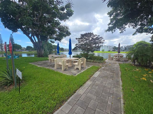 2010 Westbury F 2010, Deerfield Beach, FL 33442