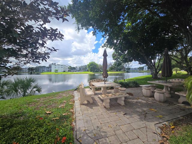 2010 Westbury F 2010, Deerfield Beach, FL 33442
