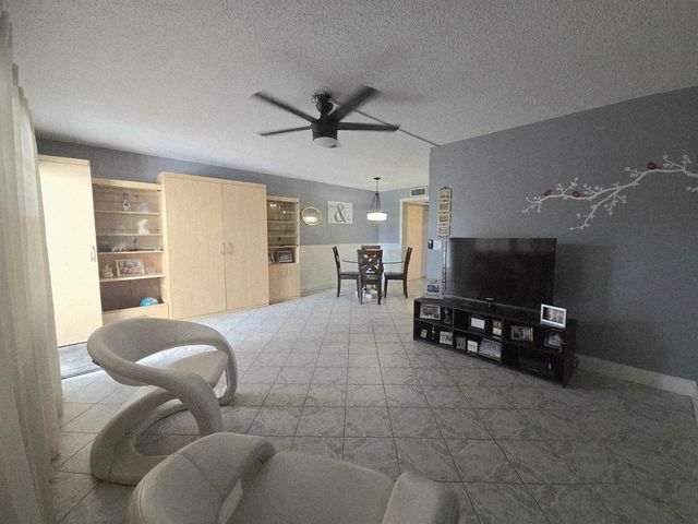2010 Westbury F 2010, Deerfield Beach, FL 33442