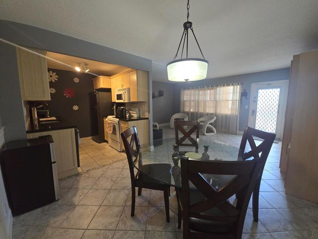 2010 Westbury F 2010, Deerfield Beach, FL 33442