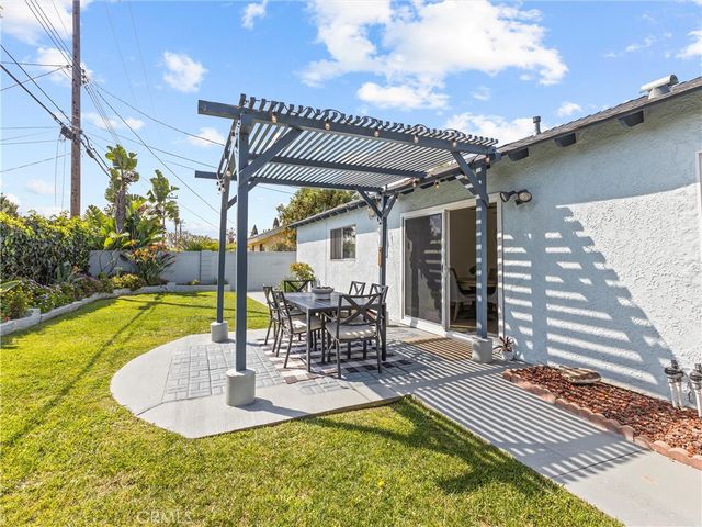 17102 Kampen Lane, Huntington Beach, CA 92647