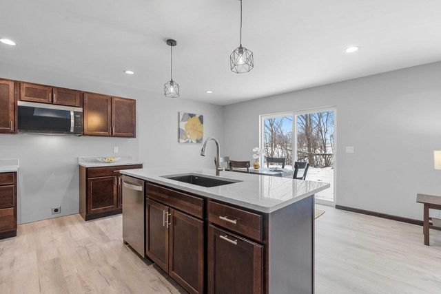 1825 SOUTHLAND LANE, New London, WI 54961