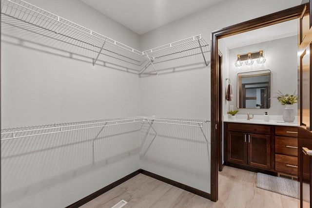 1825 SOUTHLAND LANE, New London, WI 54961