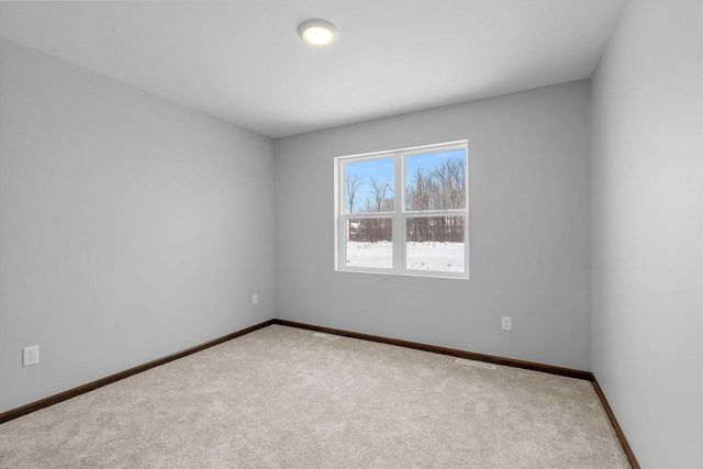 1825 SOUTHLAND LANE, New London, WI 54961