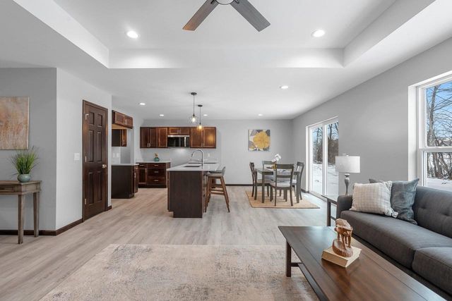 1825 SOUTHLAND LANE, New London, WI 54961