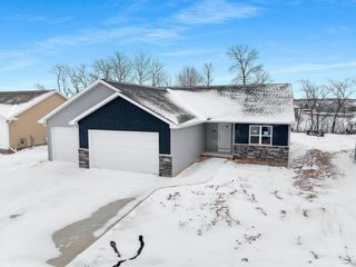 1825 SOUTHLAND LANE, New London, WI 54961