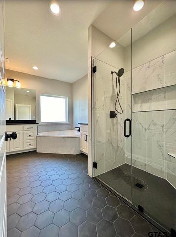 349 Brooks Dr, Gladewater, TX 75647