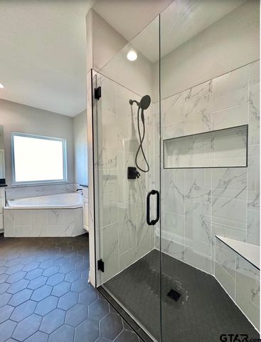 349 Brooks Dr, Gladewater, TX 75647