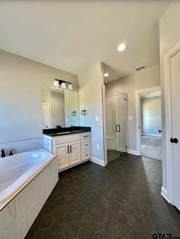 349 Brooks Dr, Gladewater, TX 75647