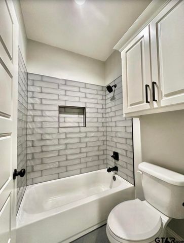 349 Brooks Dr, Gladewater, TX 75647