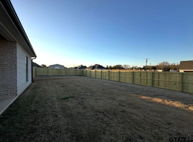 349 Brooks Dr, Gladewater, TX 75647