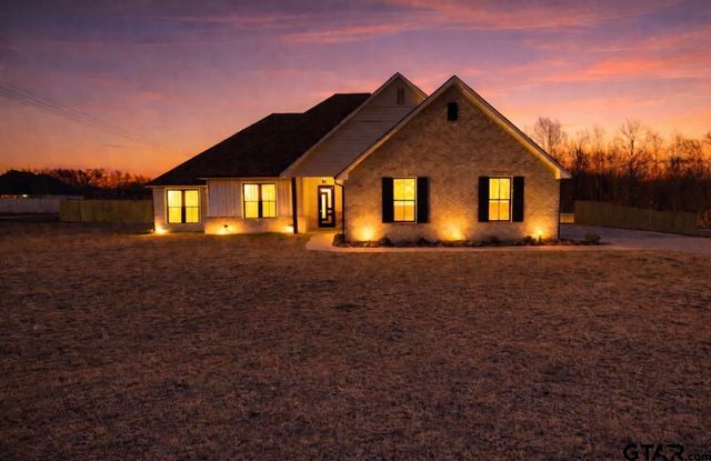 349 Brooks Dr, Gladewater, TX 75647