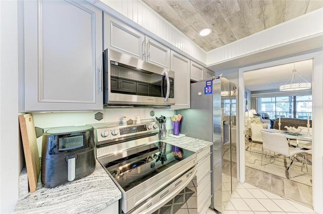 625 30TH AVENUE W G203, Bradenton, FL 34205