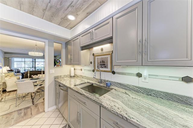 625 30TH AVENUE W G203, Bradenton, FL 34205