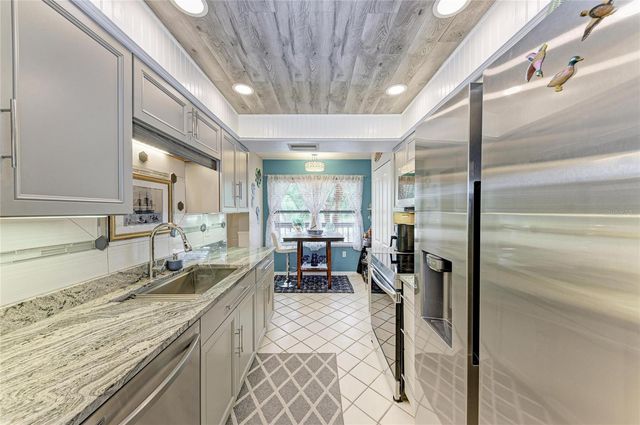 625 30TH AVENUE W G203, Bradenton, FL 34205