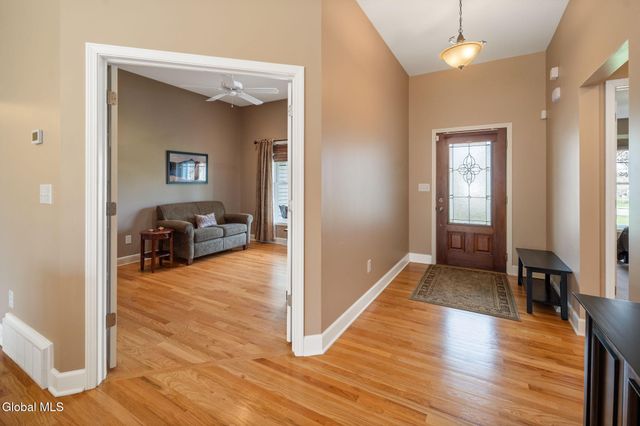 37 Gladstone Circle, Halfmoon, NY 12118