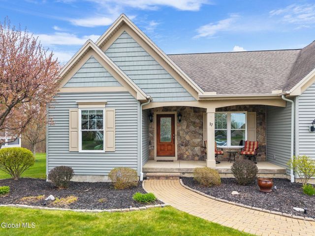 37 Gladstone Circle, Halfmoon, NY 12118