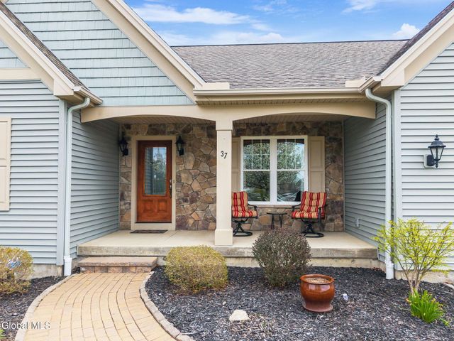 37 Gladstone Circle, Halfmoon, NY 12118