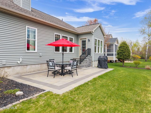 37 Gladstone Circle, Halfmoon, NY 12118