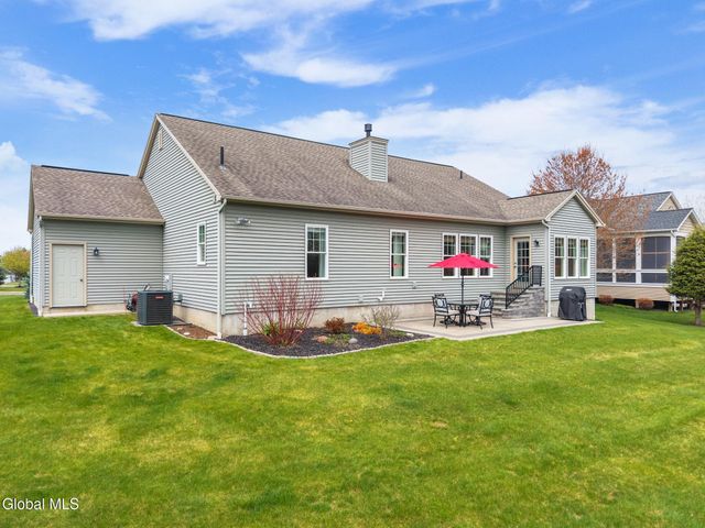 37 Gladstone Circle, Halfmoon, NY 12118