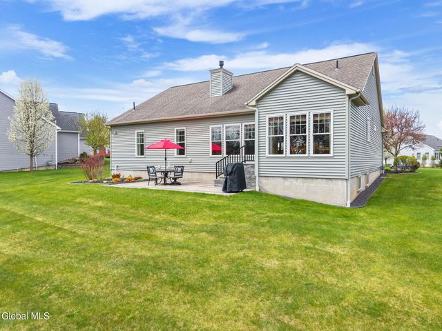 37 Gladstone Circle, Halfmoon, NY 12118