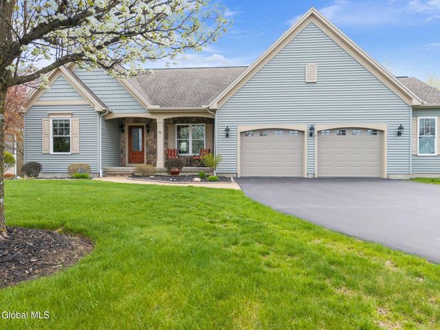 37 Gladstone Circle, Halfmoon, NY 12118