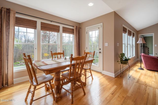 37 Gladstone Circle, Halfmoon, NY 12118