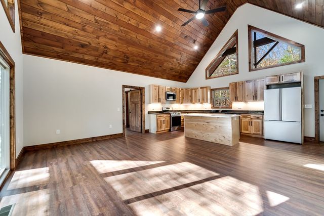 397 Kennelly Loop, Murphy, NC 28906