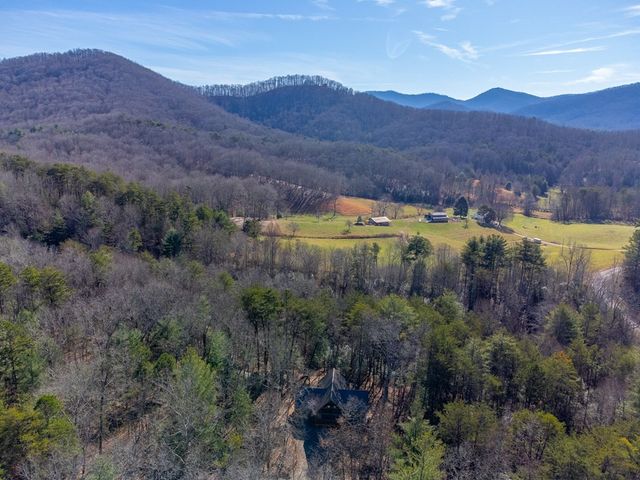 397 Kennelly Loop, Murphy, NC 28906