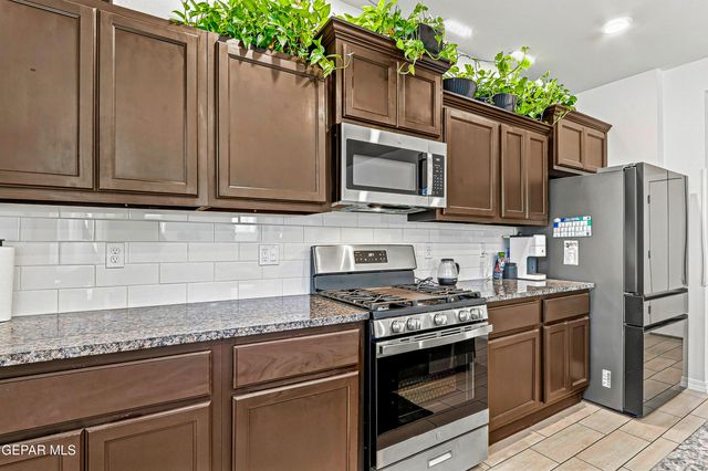 10620 HIDDEN ARCH Place, El Paso, TX 79924