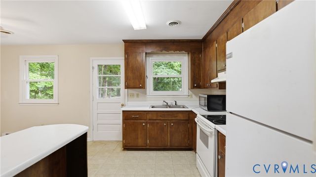 2915 Lakeside Dr, Prince George, VA 23875