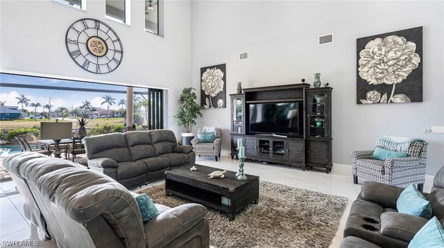 101 SW 39th PL, Cape Coral, FL 33991