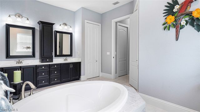 101 SW 39th PL, Cape Coral, FL 33991