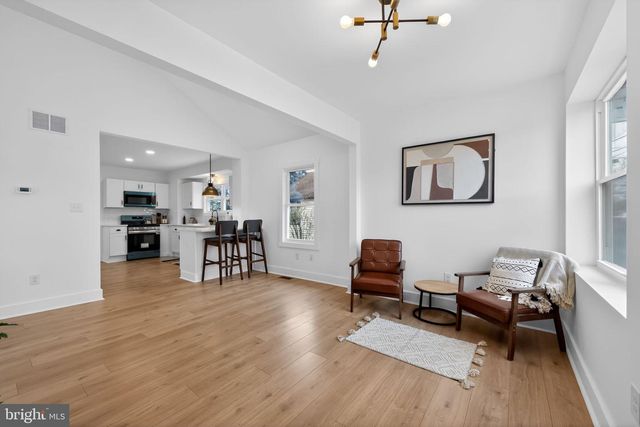 210 RIDGE AVE, Blackwood, NJ 08012