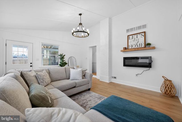 210 RIDGE AVE, Blackwood, NJ 08012