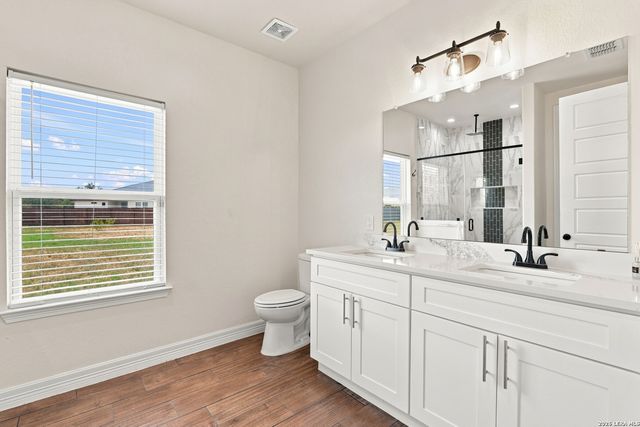 100 W SHORT MEADOW DR, Lytle, TX 78052