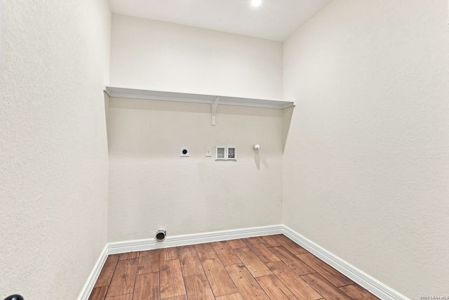 100 W SHORT MEADOW DR, Lytle, TX 78052