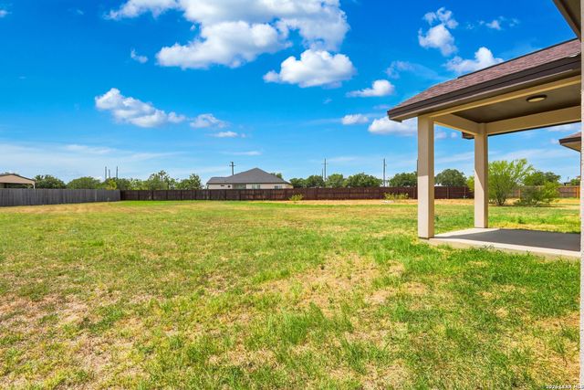 100 W SHORT MEADOW DR, Lytle, TX 78052