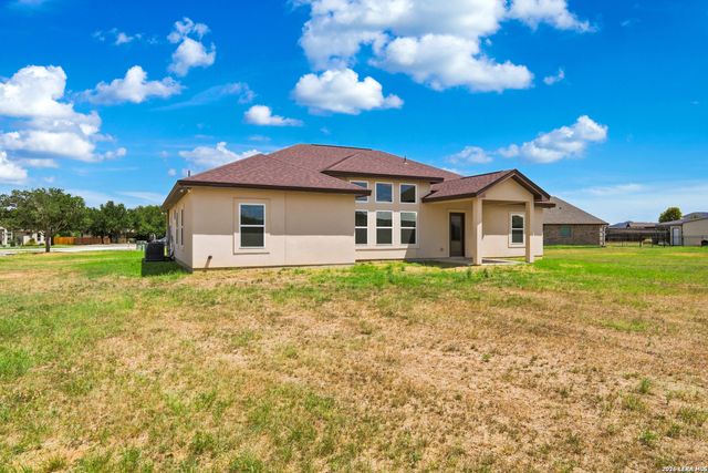 100 W SHORT MEADOW DR, Lytle, TX 78052
