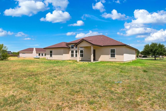 100 W SHORT MEADOW DR, Lytle, TX 78052