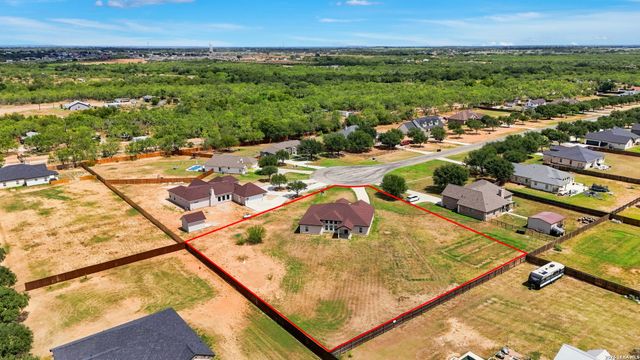 100 W SHORT MEADOW DR, Lytle, TX 78052