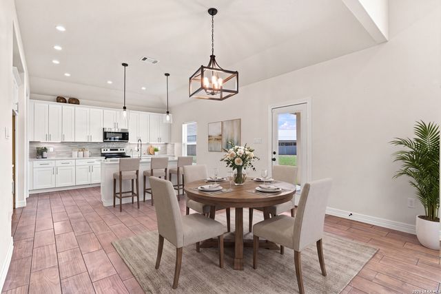 100 W SHORT MEADOW DR, Lytle, TX 78052