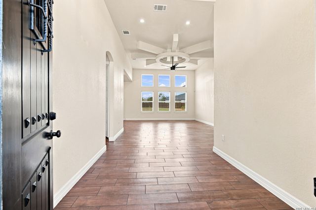 100 W SHORT MEADOW DR, Lytle, TX 78052